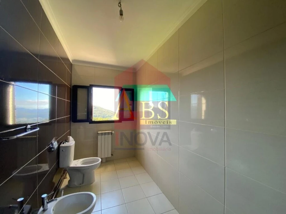 Moradia T4 para Venda em Azias Foto 27