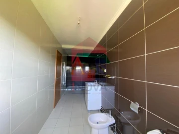 Moradia T4 para Venda em Azias