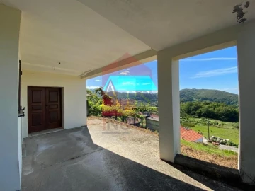 Moradia T4 para Venda em Azias