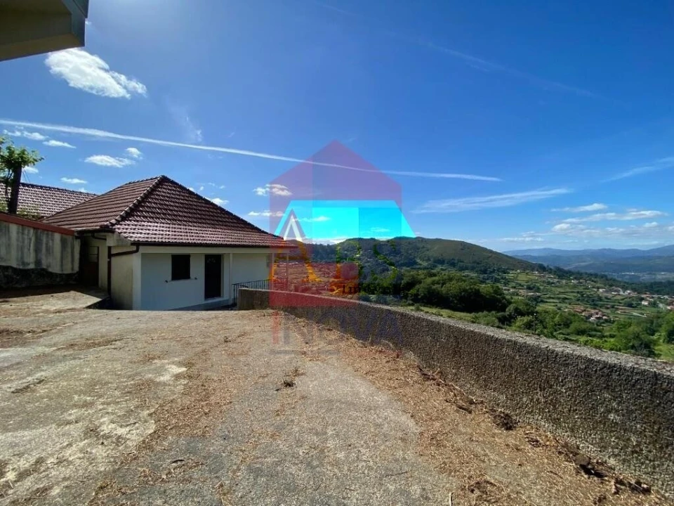 Moradia T4 para Venda em Azias Foto 38