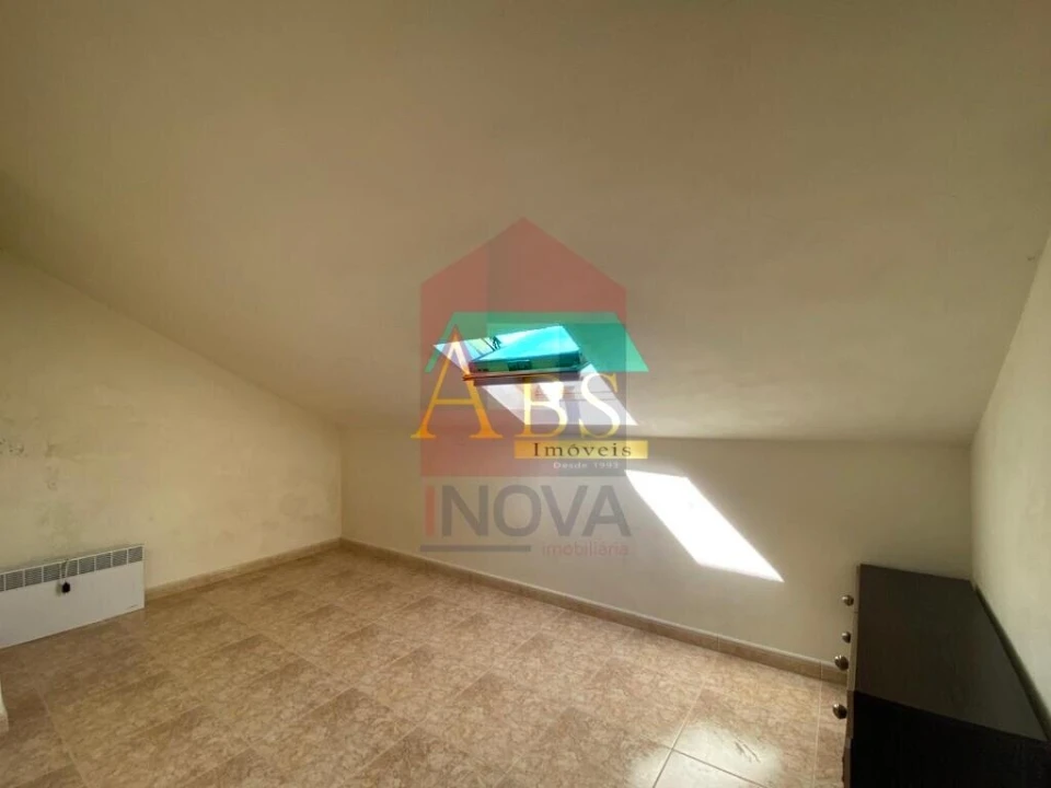 Moradia T4 para Venda em Azias Foto 6