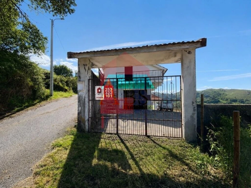 Moradia T4 para Venda em Azias Foto 17