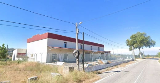 Armazém para Venda em Gonçalo