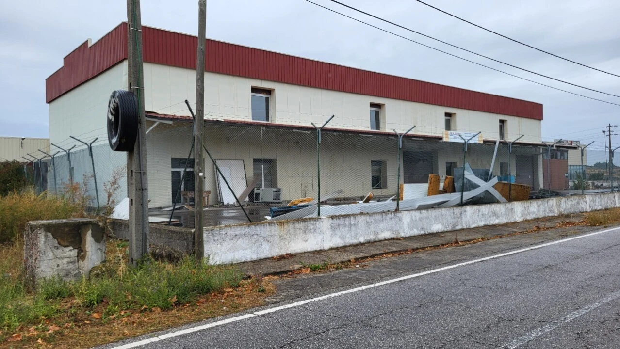 Armazém para Venda em Gonçalo Foto 1
