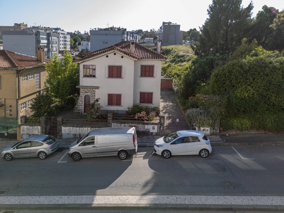 Moradia T5 para Venda em São João da Madeira Foto 1