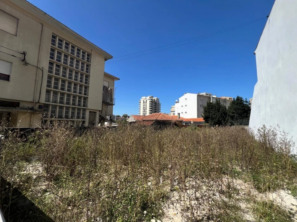 Terreno para Venda em São João da Madeira Foto 2