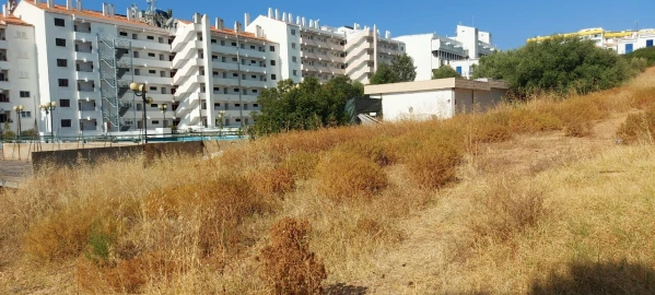 Terreno para Venda em Albufeira e Olhos de Água