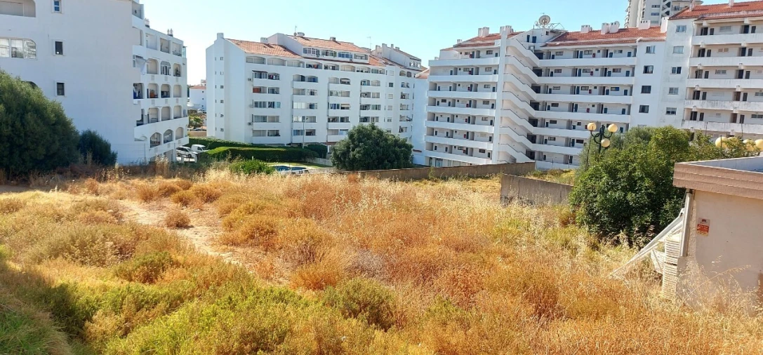 Terreno para Venda em Albufeira e Olhos de Água