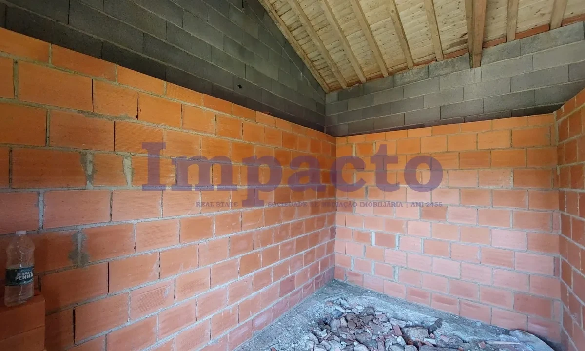 Moradia T1 para Venda em Ossela Foto 7