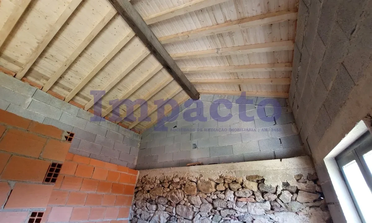 Moradia T1 para Venda em Ossela Foto 6