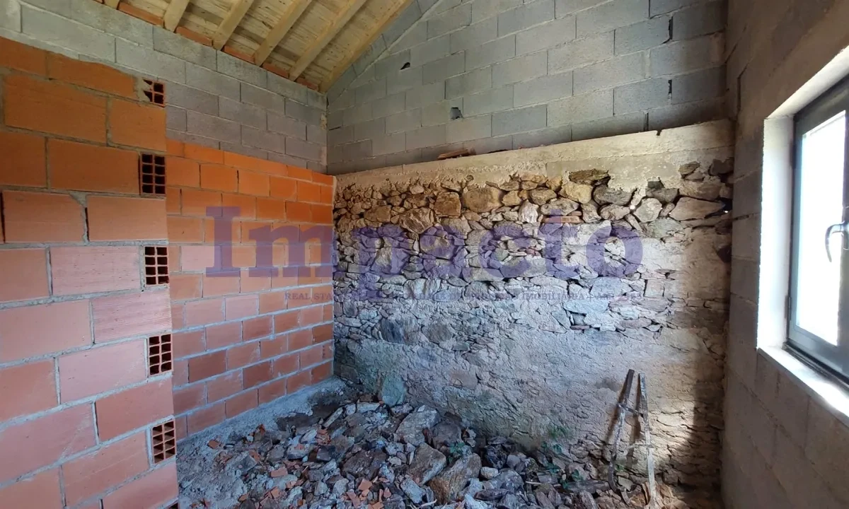 Moradia T1 para Venda em Ossela Foto 8