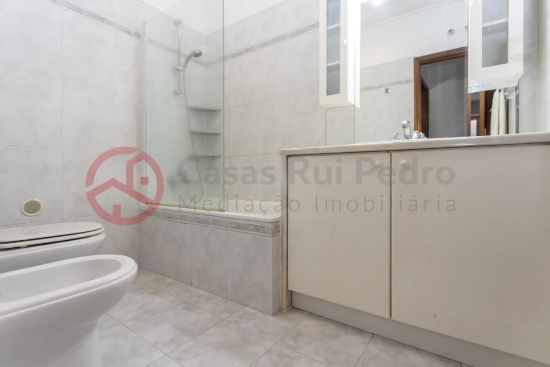 Apartamento T3 para Venda em Almada, Cova da Piedade, Pragal e Cacilhas Foto 23