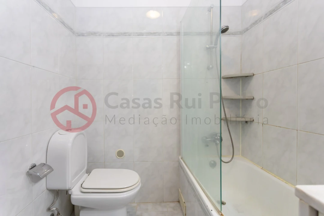 Apartamento T3 para Venda em Almada, Cova da Piedade, Pragal e Cacilhas Foto 24