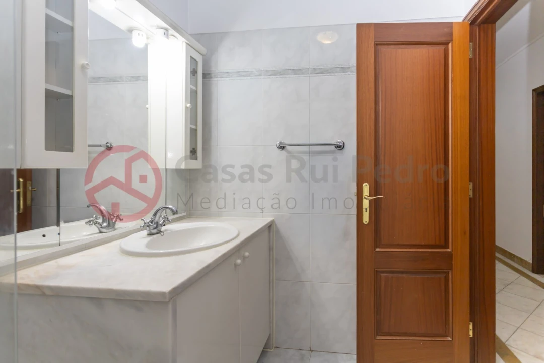 Apartamento T3 para Venda em Almada, Cova da Piedade, Pragal e Cacilhas Foto 25