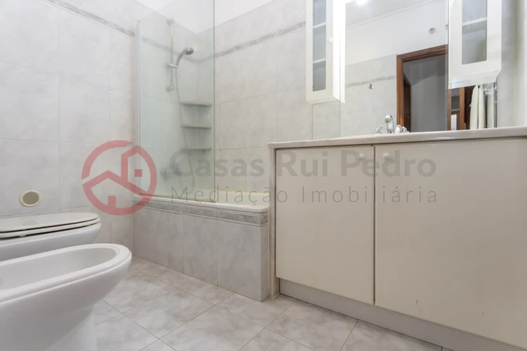 Apartamento T3 para Venda em Almada, Cova da Piedade, Pragal e Cacilhas Foto 23