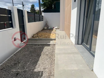 Moradia T3 para Venda em Fernao Ferro
