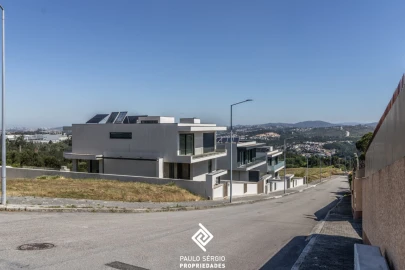 Terreno para Venda em Sandim, Olival, Lever e Crestuma