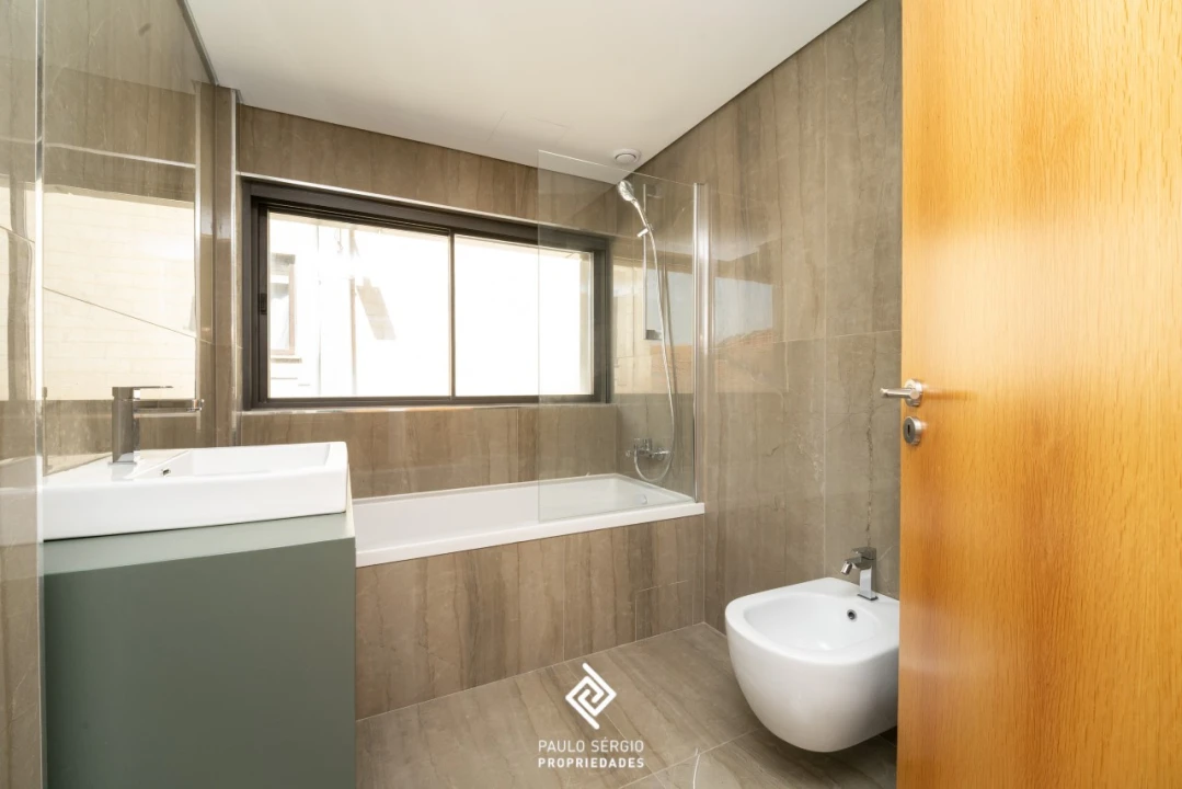 Apartamento T2 para Venda em Espinho Foto 11