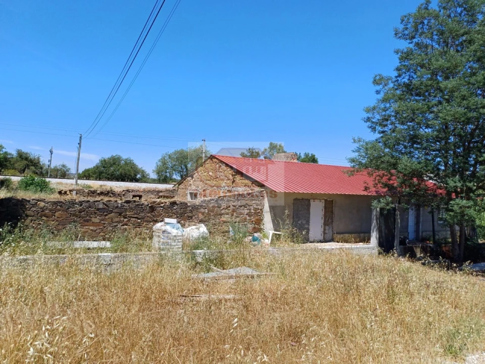 Quinta T3 para Venda em Abela Foto 4