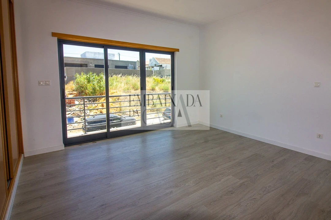 Moradia T5 para Venda em Laranjeiro e Feijó Foto 31