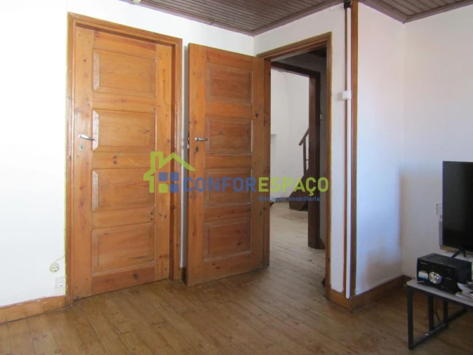 Moradia T2 para Venda em Escalos de Cima e Lousa Foto 8