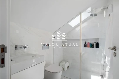 Moradia T5 para Venda em Carcavelos e Parede