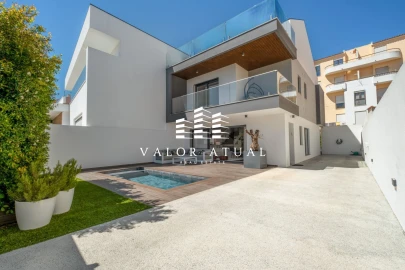 Moradia T5 para Venda em Carcavelos e Parede