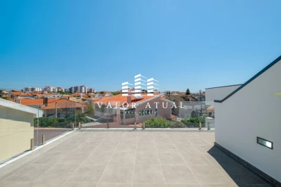Moradia T5 para Venda em Carcavelos e Parede