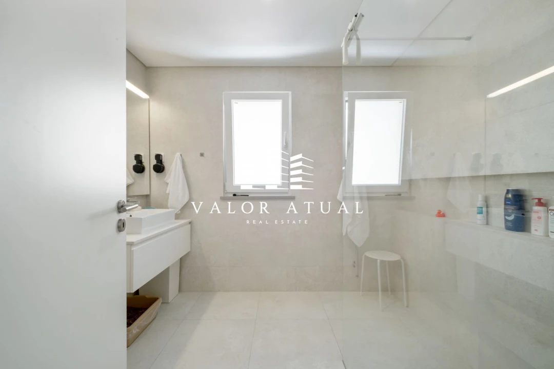 Moradia T5 para Venda em Carcavelos e Parede Foto 20
