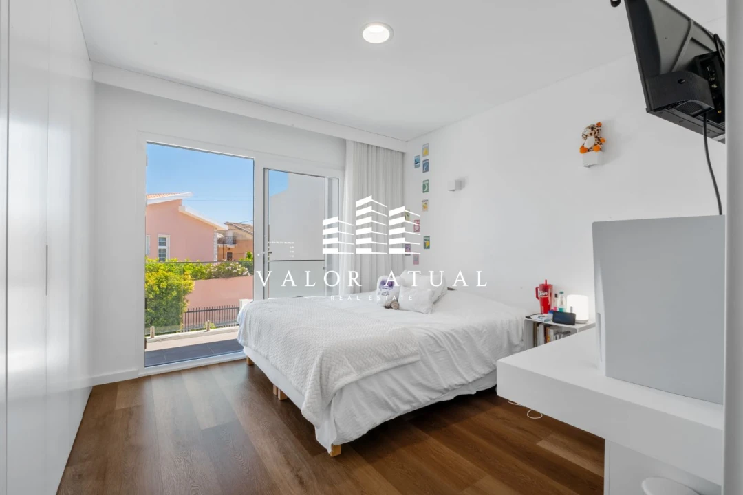Moradia T5 para Venda em Carcavelos e Parede Foto 18