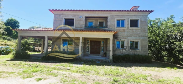 Moradia T5 para Venda em Mondim de Basto