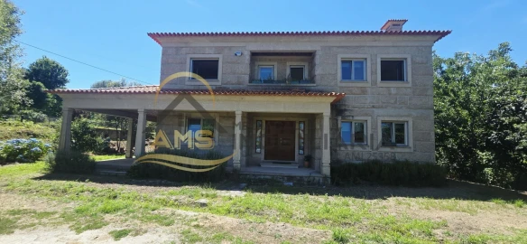 Moradia T5 para Venda em Mondim de Basto