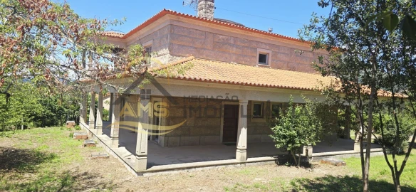 Moradia T5 para Venda em Mondim de Basto