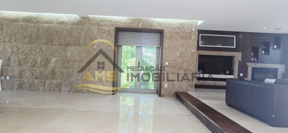 Moradia T5 para Venda em Mondim de Basto