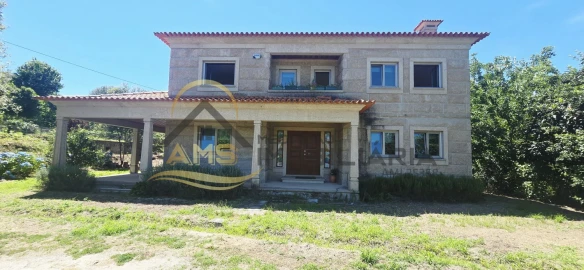 Moradia T5 para Venda em Mondim de Basto