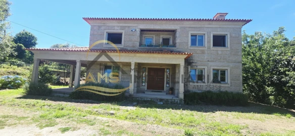 Moradia T5 para Venda em Mondim de Basto