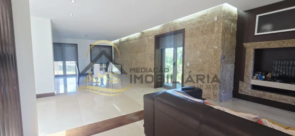 Moradia T5 para Venda em Mondim de Basto