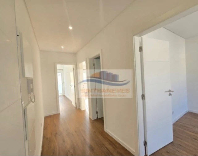 Apartamento T2 para Venda em Águas Livres Foto 2