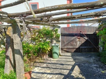 Moradia T6 para Venda em São Bartolomeu dos Galegos e Moledo