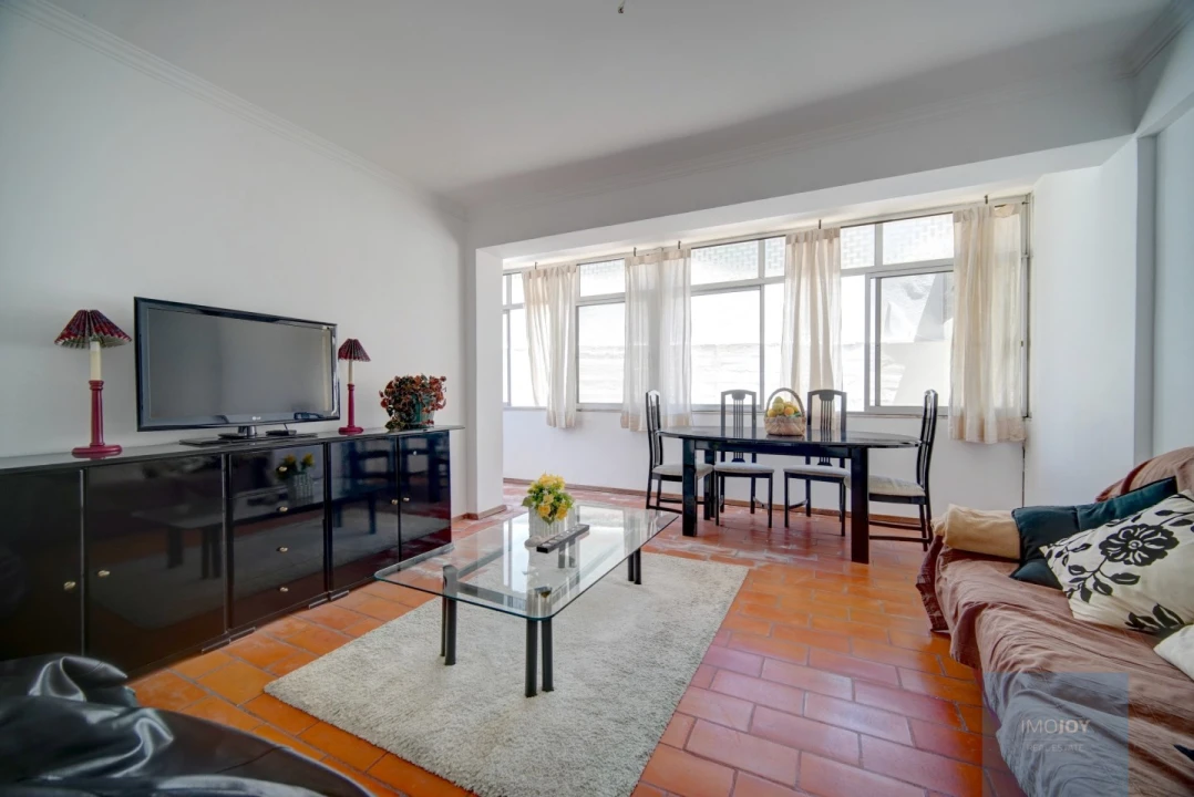 Apartamento T2 para Venda em Carcavelos e Parede Foto 1
