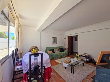 Apartamento T2 para Venda em Carcavelos e Parede
