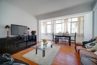 Apartamento T2 para Venda em Carcavelos e Parede