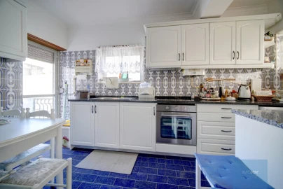 Apartamento T2 para Venda em Carcavelos e Parede