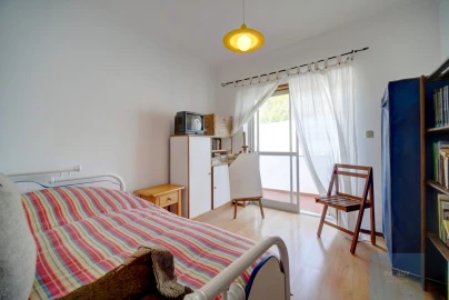 Apartamento T2 para Venda em Carcavelos e Parede