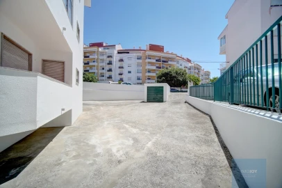Apartamento T2 para Venda em Carcavelos e Parede