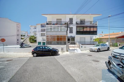 Apartamento T2 para Venda em Carcavelos e Parede