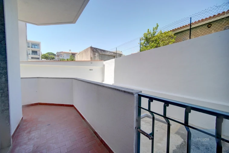 Apartamento T2 para Venda em Carcavelos e Parede Foto 31