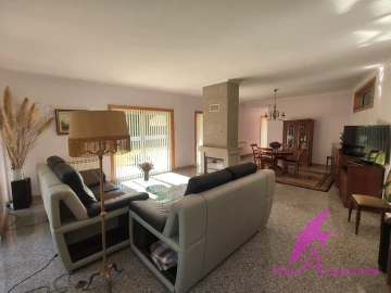 Moradia T3 para Venda em Vila Nova de Anha