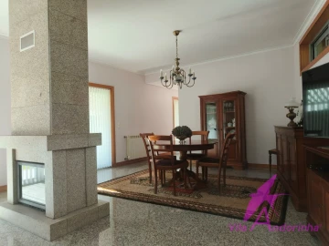 Moradia T3 para Venda em Vila Nova de Anha