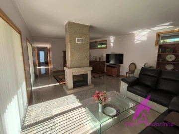 Moradia T3 para Venda em Vila Nova de Anha